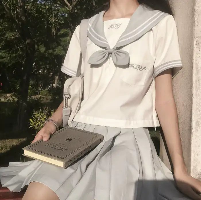 雾中的女孩